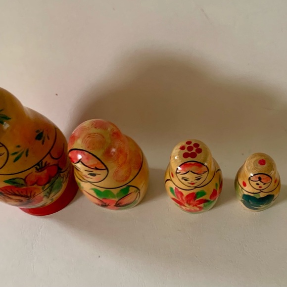 Vintage wooden hand carved Matroyshka nesting doll - Picture 4 of 11